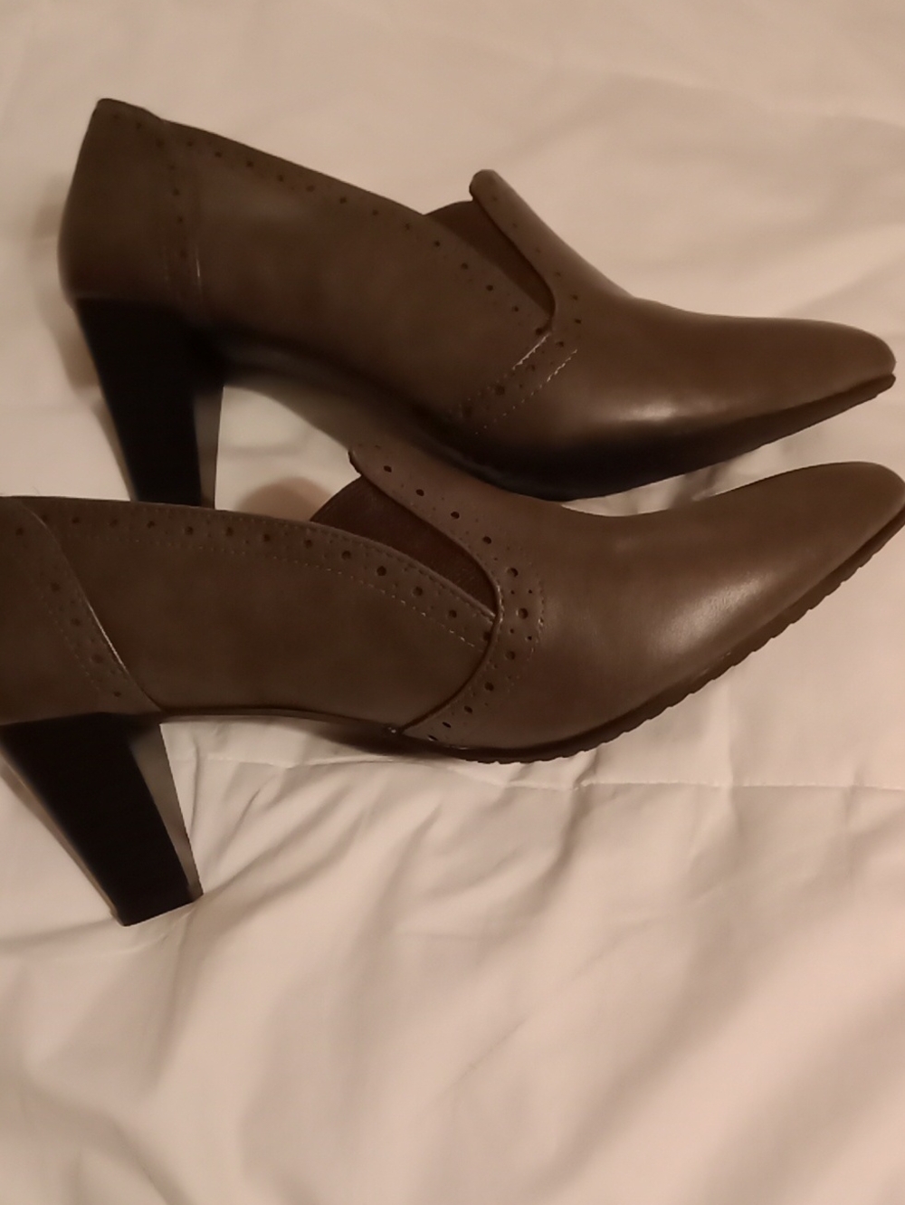 Classic Women's Pointed Toe Grey Brown Rialto Leather Pumps